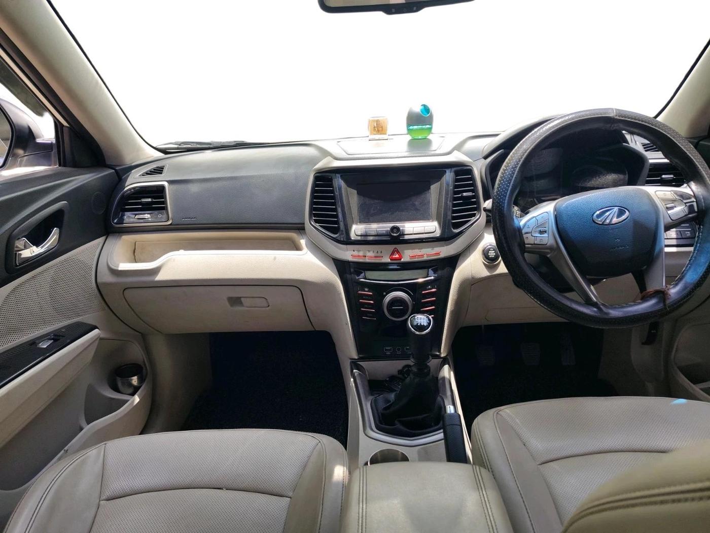 2019 Mahindra XUV300 W8 (O) 1.5 DIESEL, Diesel, Manual, 1,15,729 km, interior