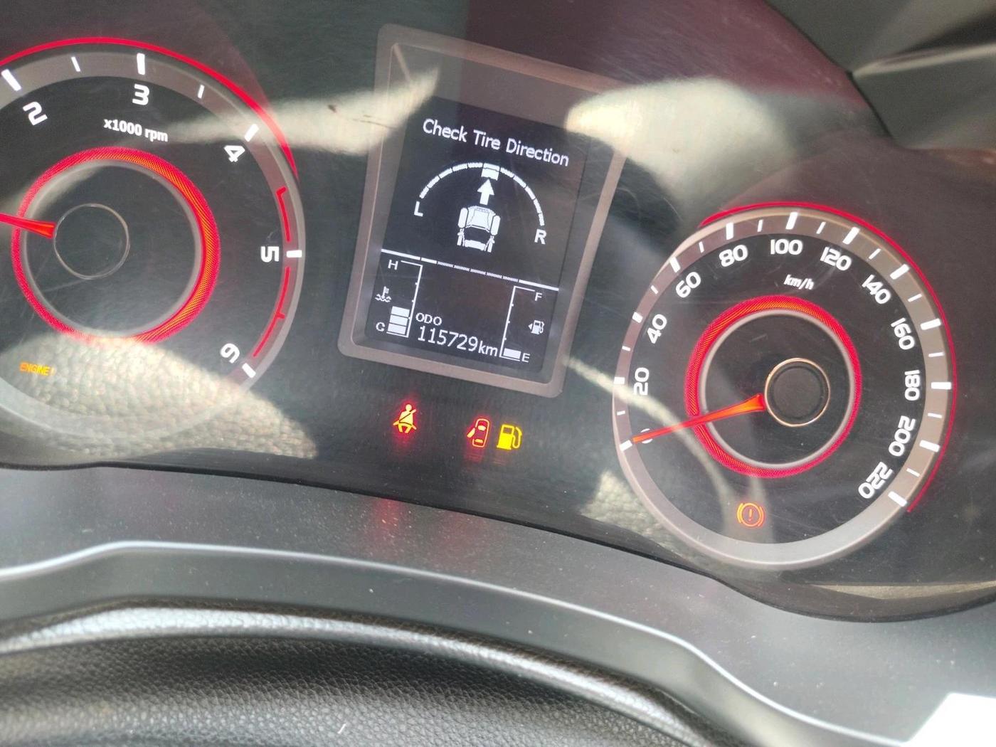 2019 Mahindra XUV300 W8 (O) 1.5 DIESEL, Diesel, Manual, 1,15,729 km, interior
