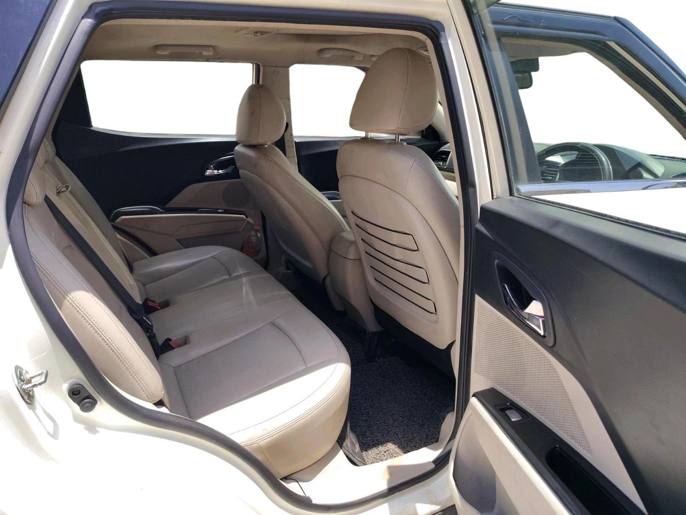 2019 Mahindra XUV300 W8 (O) 1.5 DIESEL, Diesel, Manual, 1,15,729 km, interior