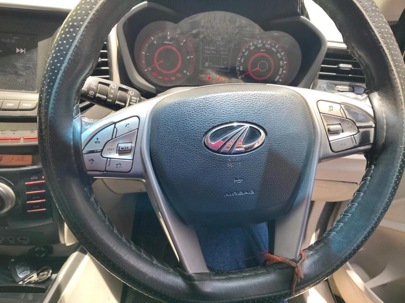 2019 Mahindra XUV300 W8 (O) 1.5 DIESEL, Diesel, Manual, 1,15,729 km, interior