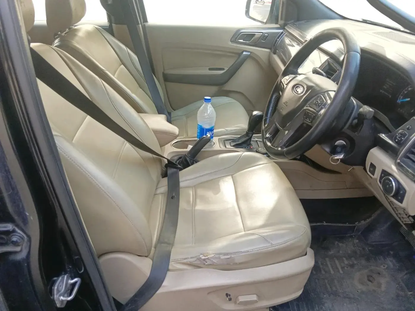 2017 Ford Endeavour TITANIUM 3.2 4X4 AT, Diesel, Automatic, 1,65,346 km, interior