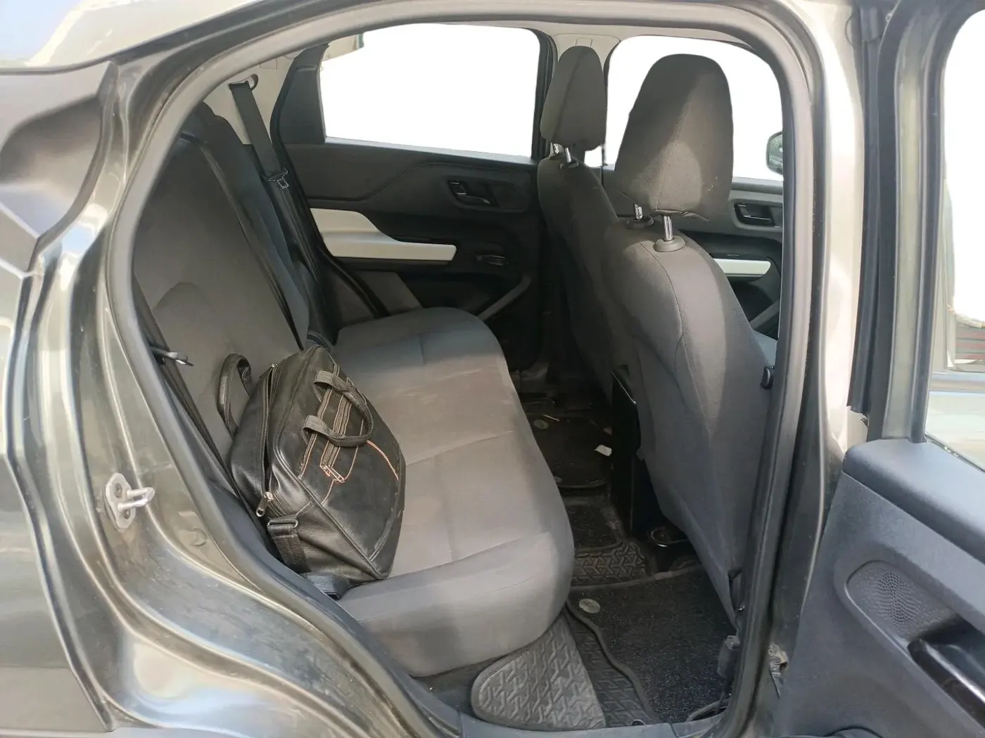 2025 Tata PUNCH PURE MT CNG, CNG, Manual, 18,468 km, interior