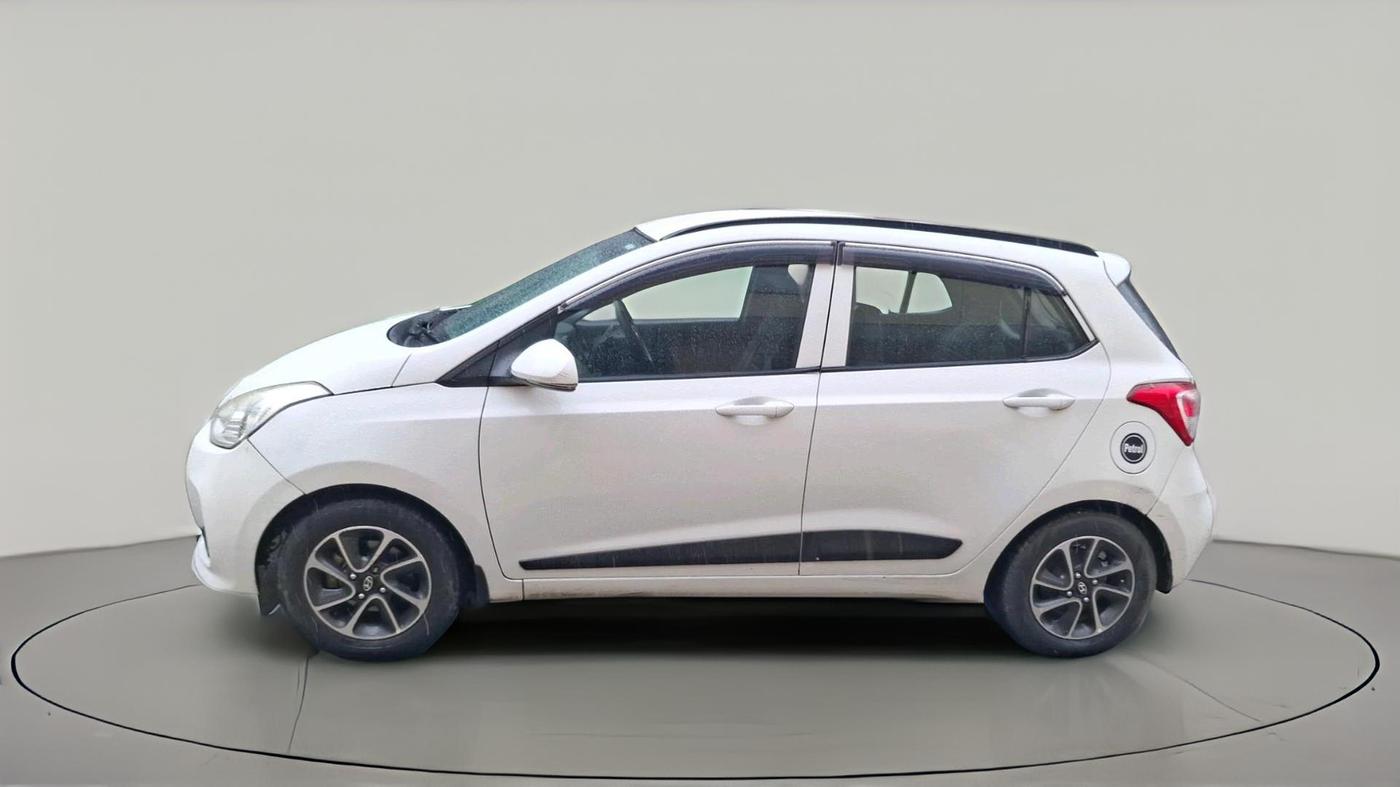 2017 Hyundai Grand i10 SPORTZ (O) AT 1.2 KAPPA VTVT, CNG, Automatic, 67,666 km, exterior