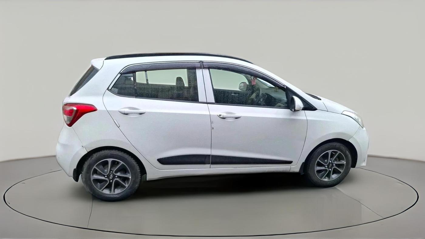 2017 Hyundai Grand i10 SPORTZ (O) AT 1.2 KAPPA VTVT, CNG, Automatic, 67,666 km, exterior