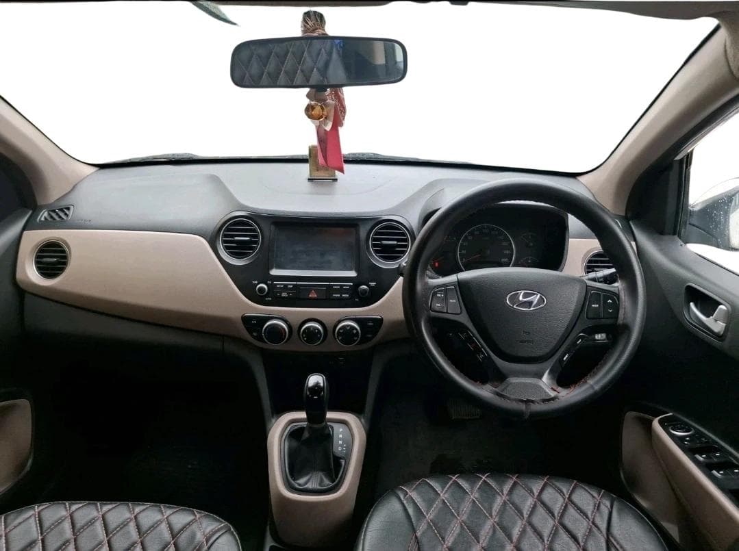 2017 Hyundai Grand i10 SPORTZ (O) AT 1.2 KAPPA VTVT, CNG, Automatic, 67,666 km, interior