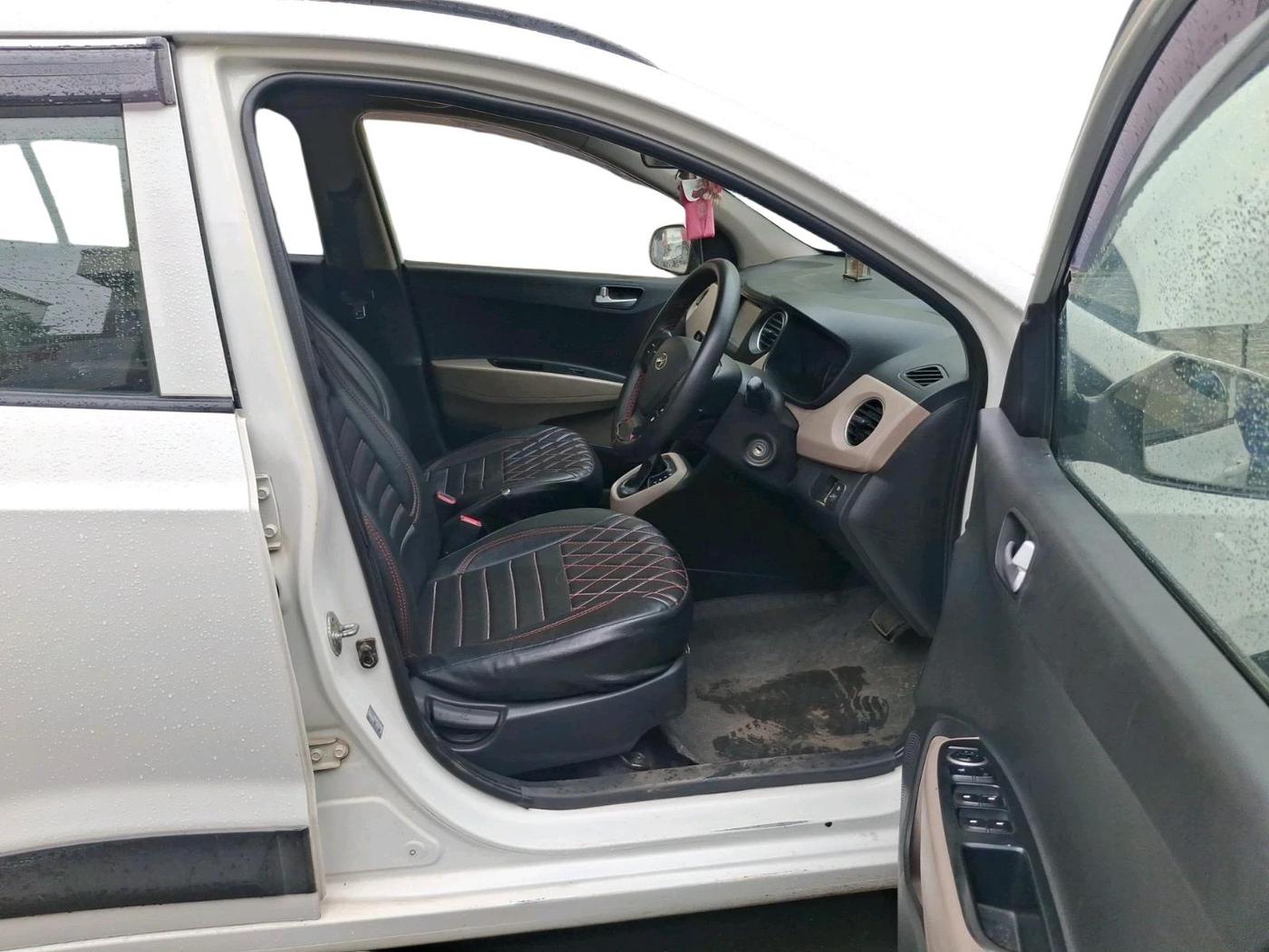 2017 Hyundai Grand i10 SPORTZ (O) AT 1.2 KAPPA VTVT, CNG, Automatic, 67,666 km, interior