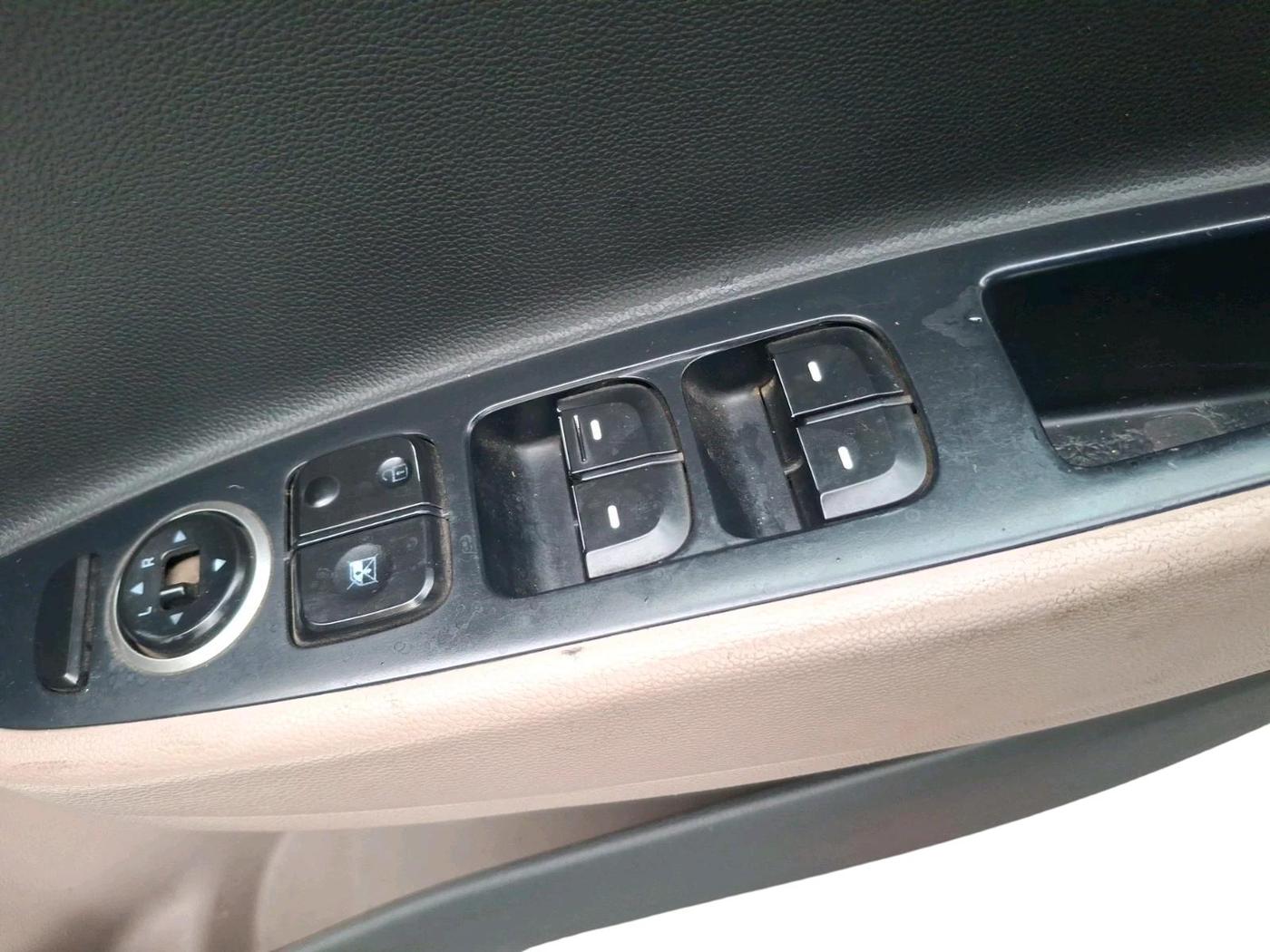 2017 Hyundai Grand i10 SPORTZ (O) AT 1.2 KAPPA VTVT, CNG, Automatic, 67,666 km, interior