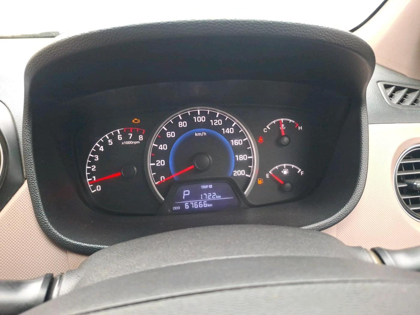 2017 Hyundai Grand i10 SPORTZ (O) AT 1.2 KAPPA VTVT, CNG, Automatic, 67,666 km, interior
