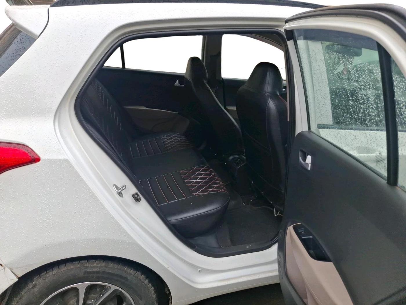 2017 Hyundai Grand i10 SPORTZ (O) AT 1.2 KAPPA VTVT, CNG, Automatic, 67,666 km, interior