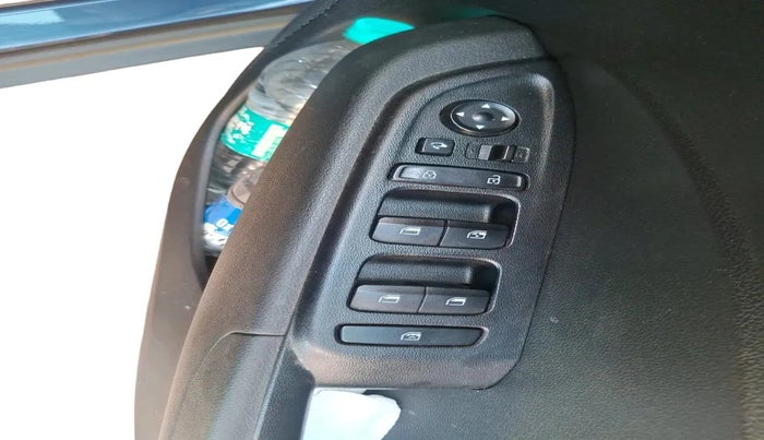 2021 Hyundai VENUE SX PLUS 1.0 TURBO DCT, Petrol, Automatic, 41,276 km, interior