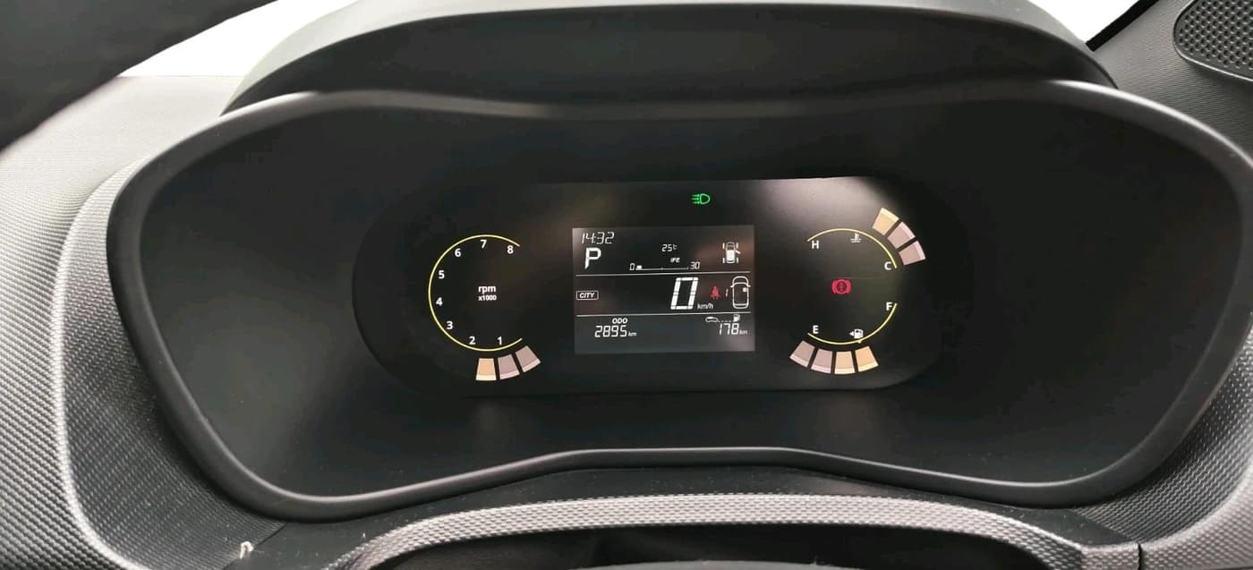 2025 Tata NEXON Creative Plus S 1.2 Revotron 7DCA Dark Edition, Petrol, Automatic, 2,895 km, interior
