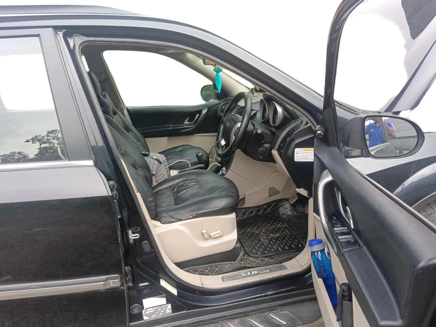 2015 Mahindra XUV500 W10, Diesel, Manual, 1,78,715 km, interior