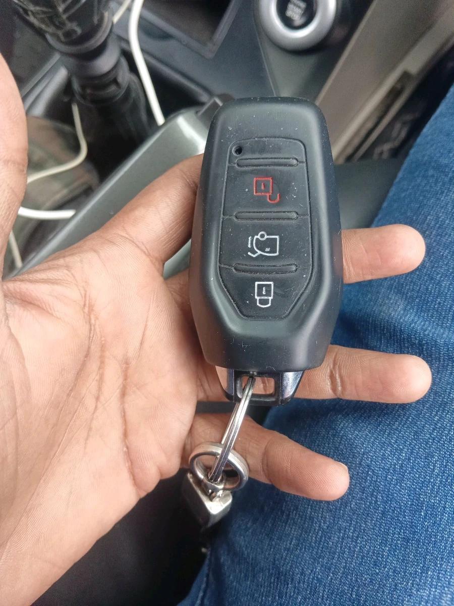 2015 Mahindra XUV500 W10, Diesel, Manual, 1,78,715 km, interior