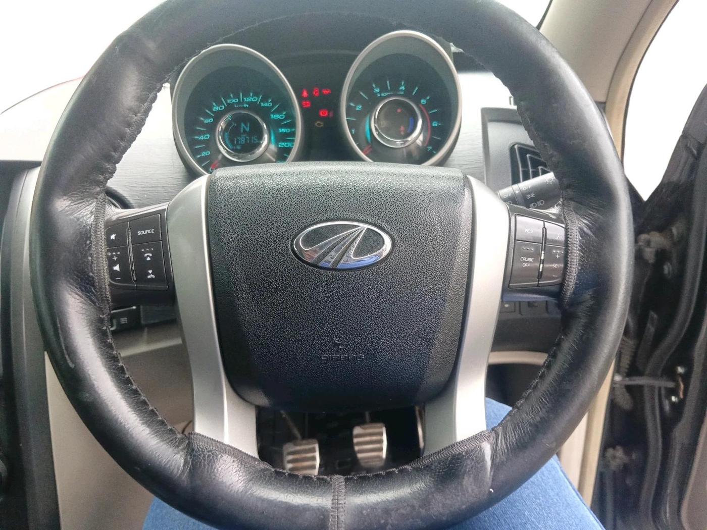 2015 Mahindra XUV500 W10, Diesel, Manual, 1,78,715 km, interior
