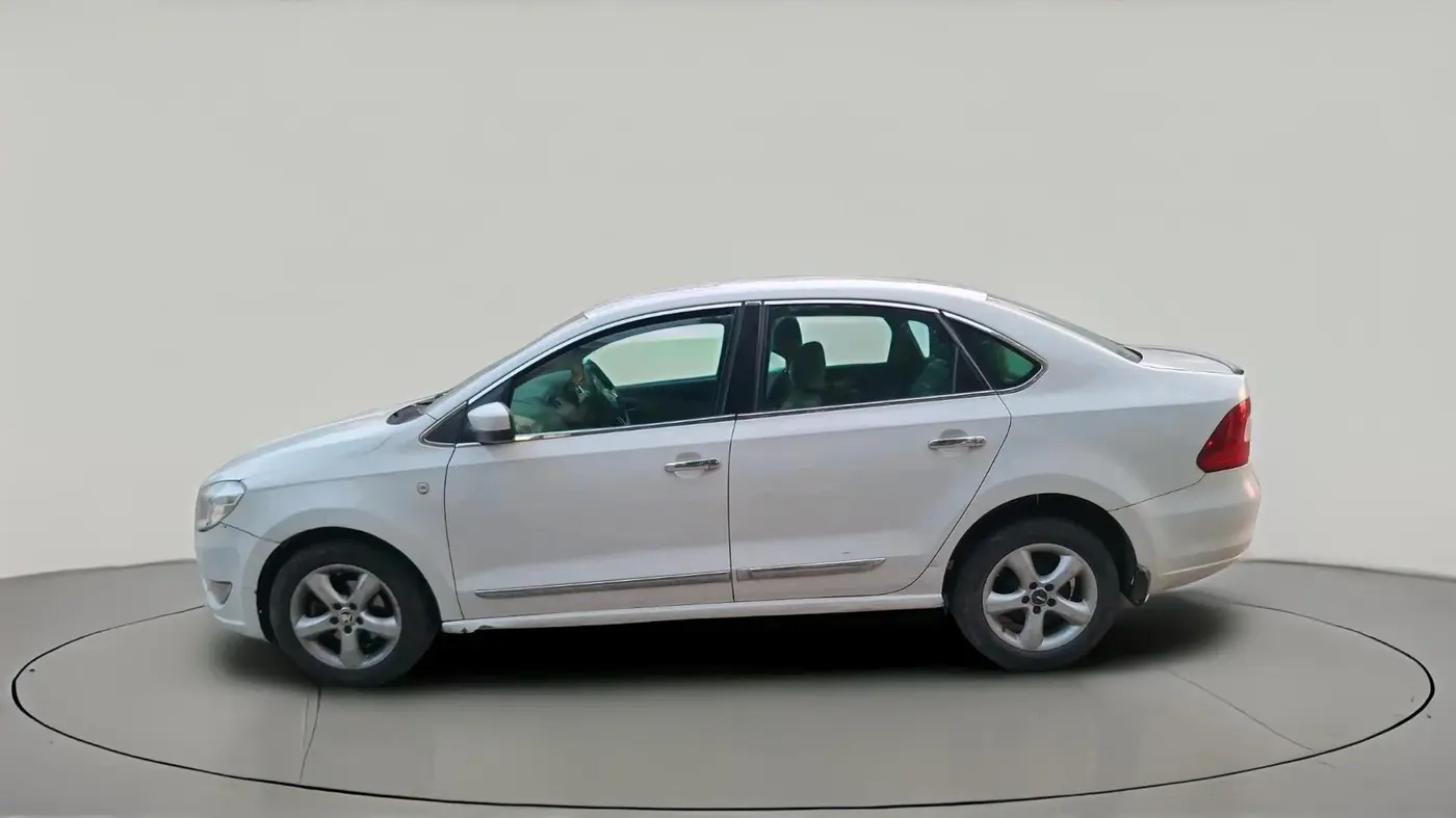 2014 Skoda Rapid ELEGANCE 1.6 TDI CR MT, Diesel, Manual, 77,472 km, exterior