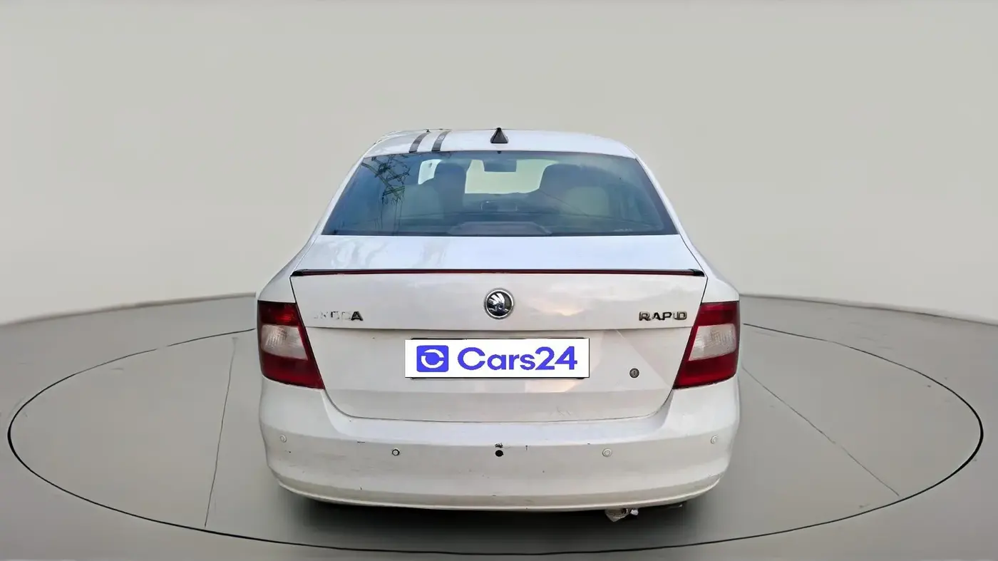 2014 Skoda Rapid ELEGANCE 1.6 TDI CR MT, Diesel, Manual, 77,472 km, exterior