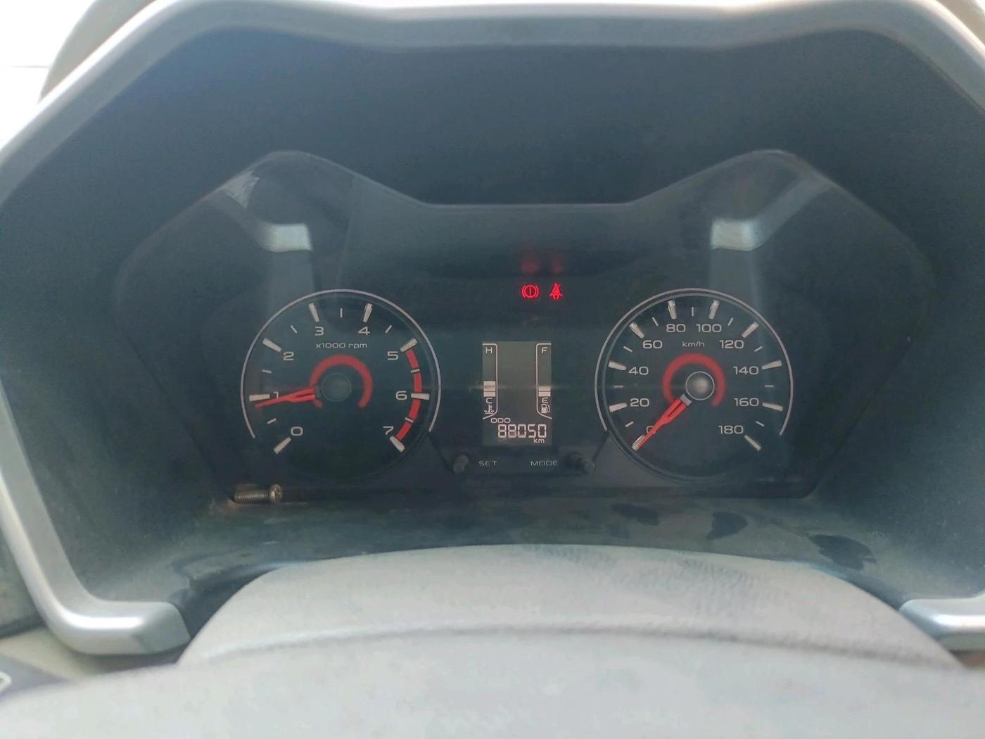 2016 Mahindra Kuv100 K8 6 STR, Petrol, Manual, 88,050 km, interior