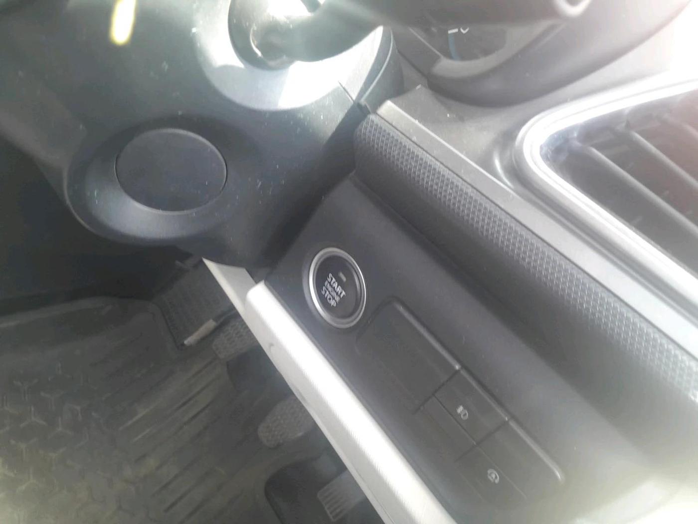 2022 Tata ALTROZ XZ PETROL, Petrol, Manual, 27,712 km, interior