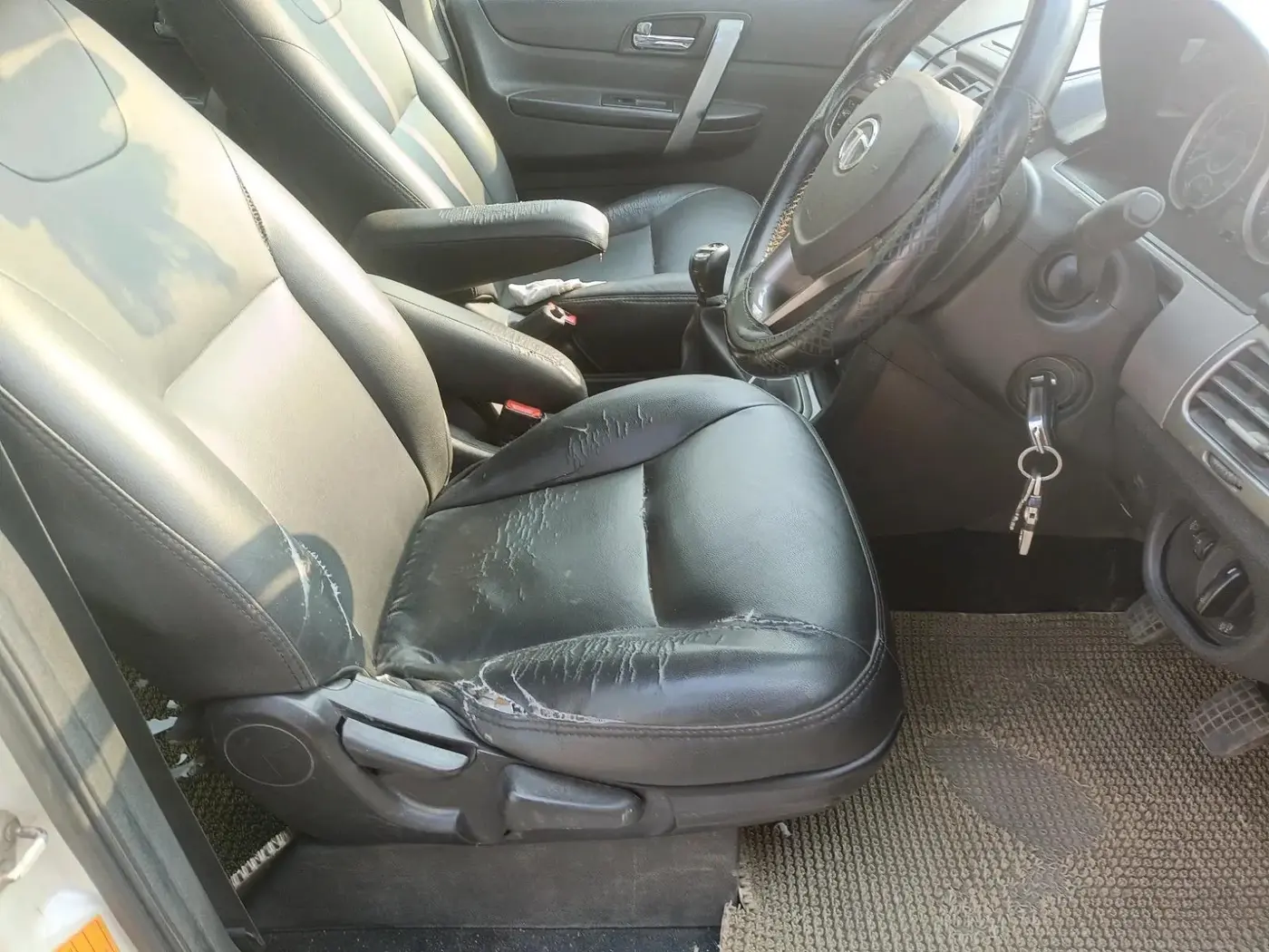 2018 Tata Safari Storme 2.2 VX 4X2, Diesel, Manual, 1,52,000 km, interior