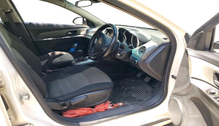 2011 Chevrolet Cruze LT, Diesel, Manual, 1,35,002 km, interior