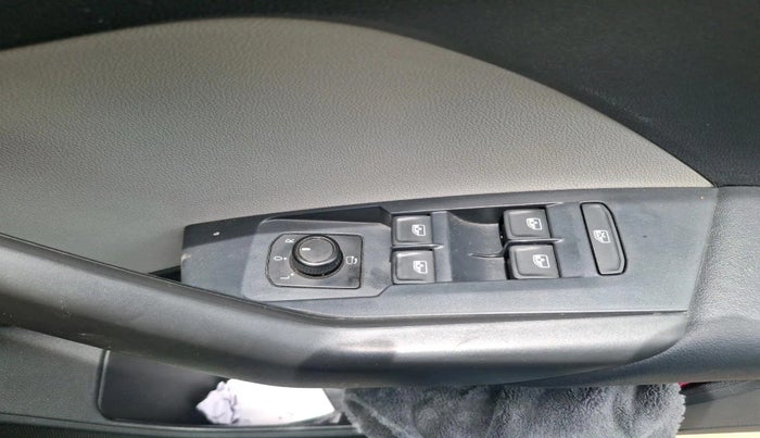 2022 Volkswagen TAIGUN TOPLINE 1.0 TSI AT, Petrol, Automatic, 94,893 km, interior