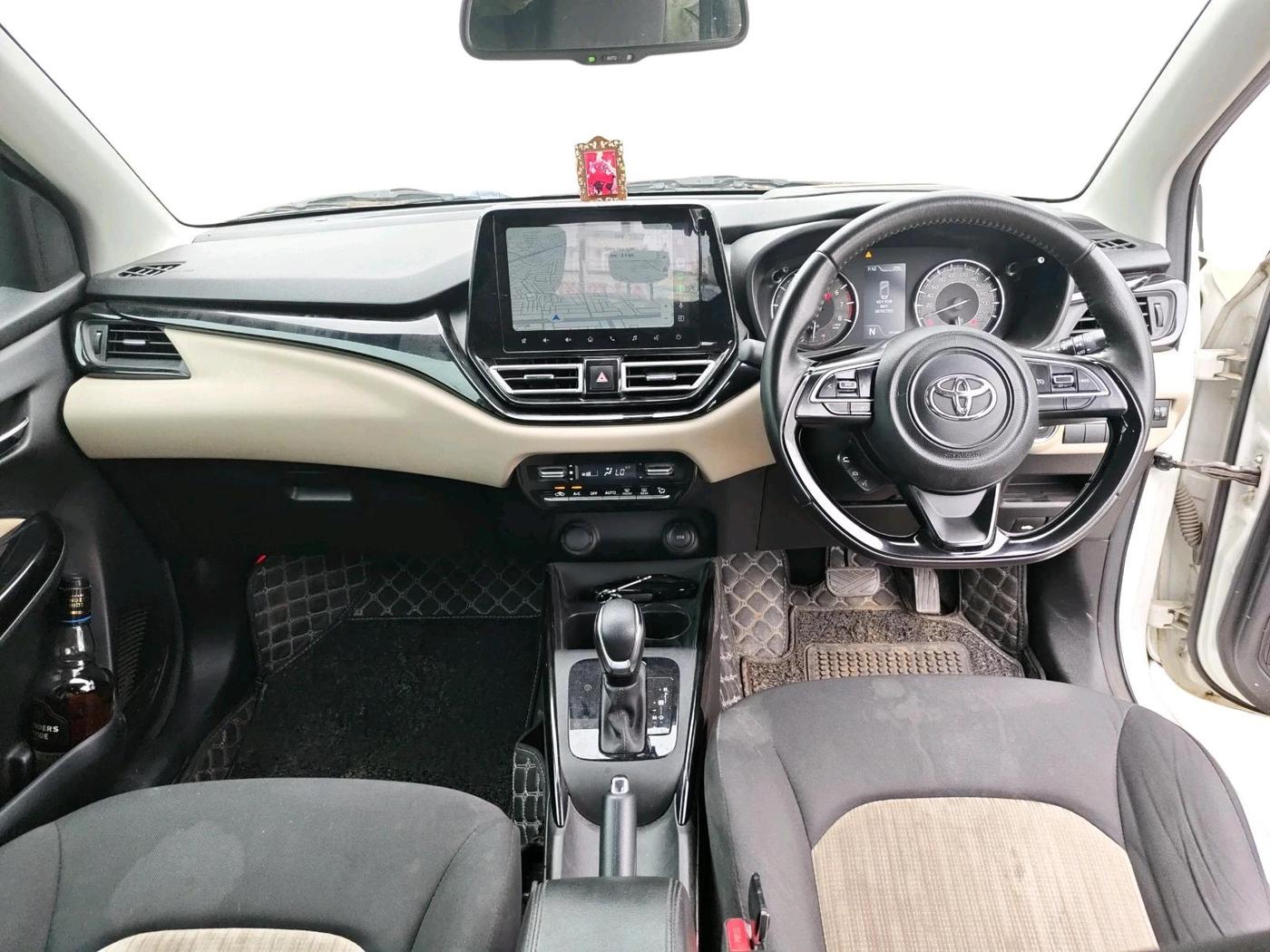2023 Toyota Glanza V AMT, Petrol, Automatic, 20,568 km, interior