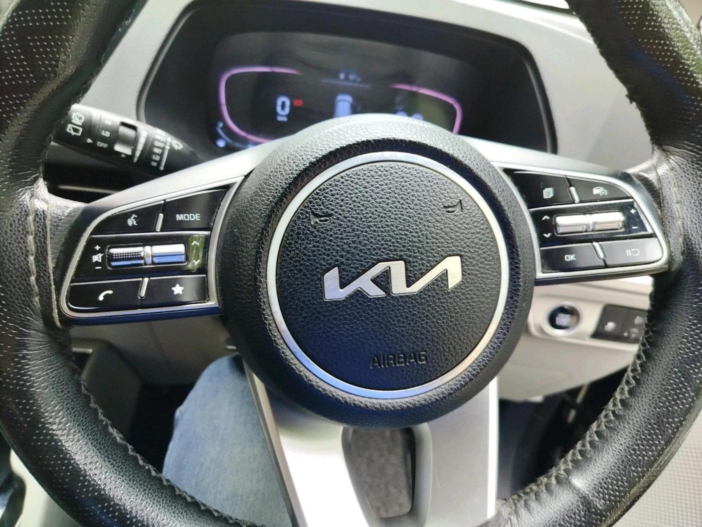 2022 KIA CARENS PRESTIGE PLUS 1.4 PETROL 7 STR, Petrol, Manual, 42,702 km, interior