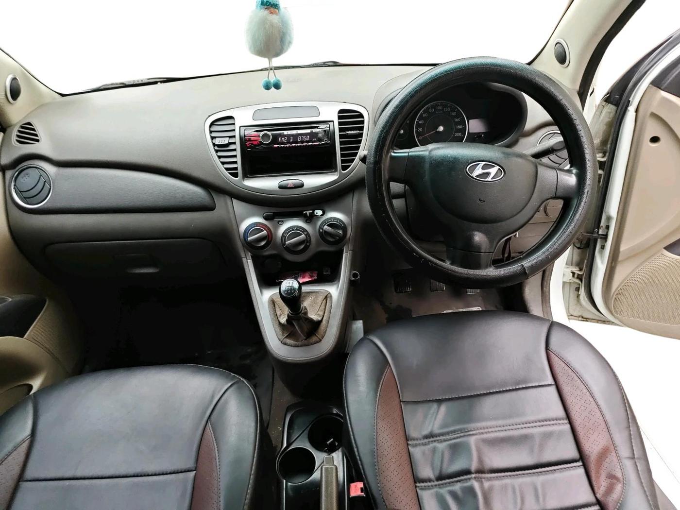 2011 Hyundai i10 MAGNA 1.1, Petrol, Manual, 1,18,573 km, interior