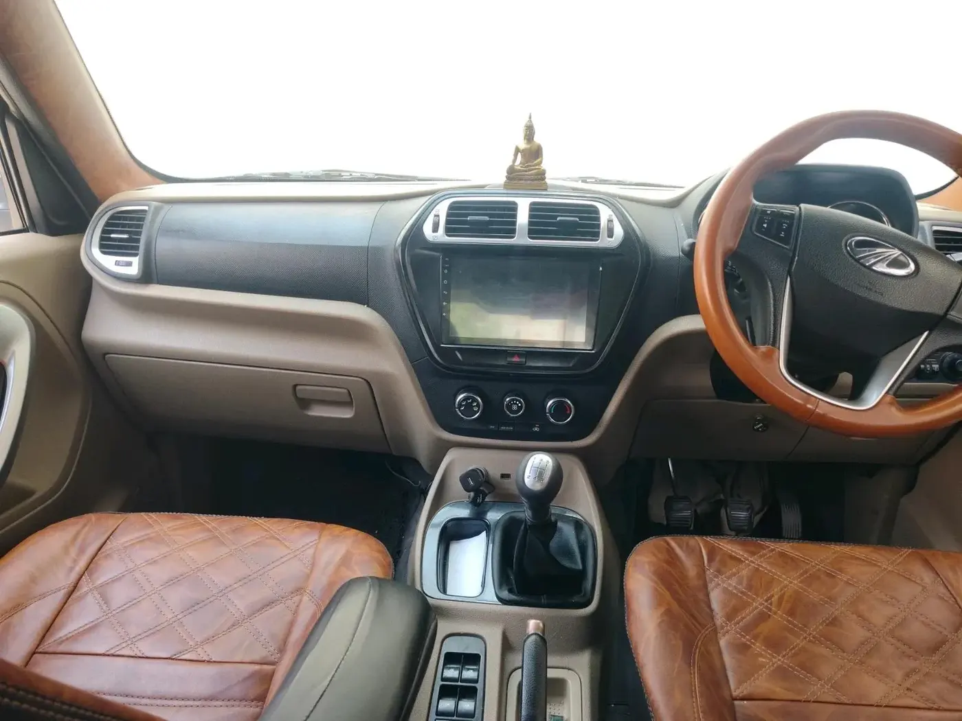 2016 Mahindra TUV300 T8, Diesel, Manual, 87,724 km, interior