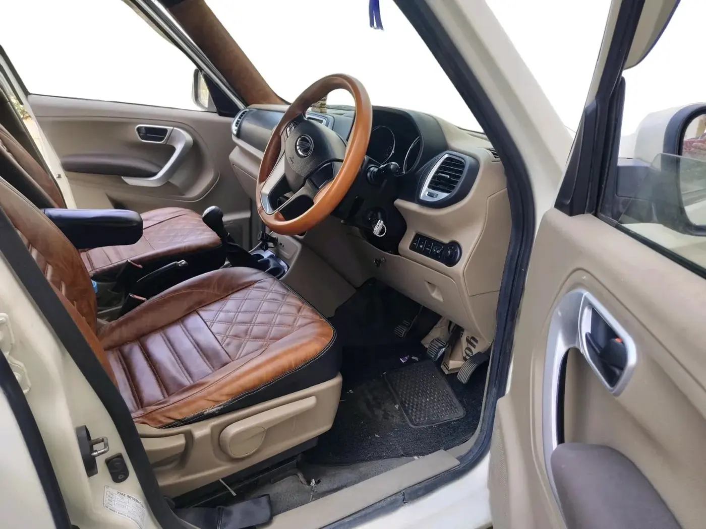 2016 Mahindra TUV300 T8, Diesel, Manual, 87,724 km, interior