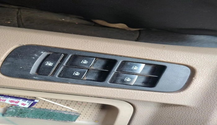 2016 Mahindra TUV300 T8, Diesel, Manual, 87,724 km, interior