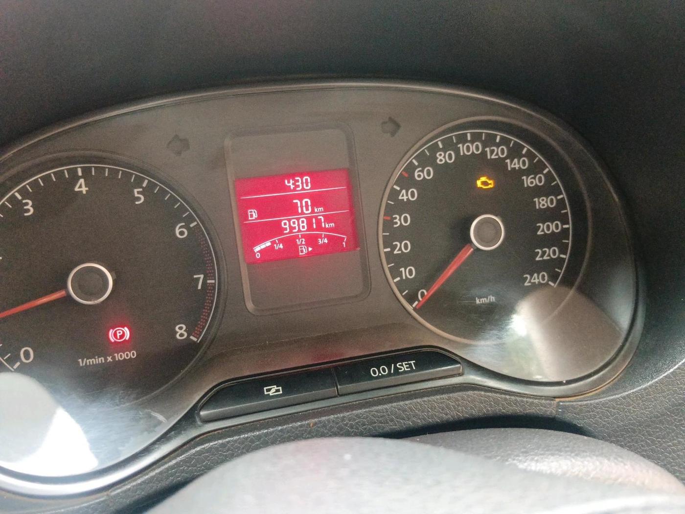 2013 Volkswagen Polo HIGHLINE1.2L, CNG, Manual, 99,817 km, interior