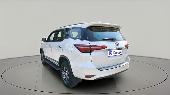 2025 Toyota Fortuner 4X2 AT 2.8 DIESEL, Diesel, Automatic, 4,605 km, exterior