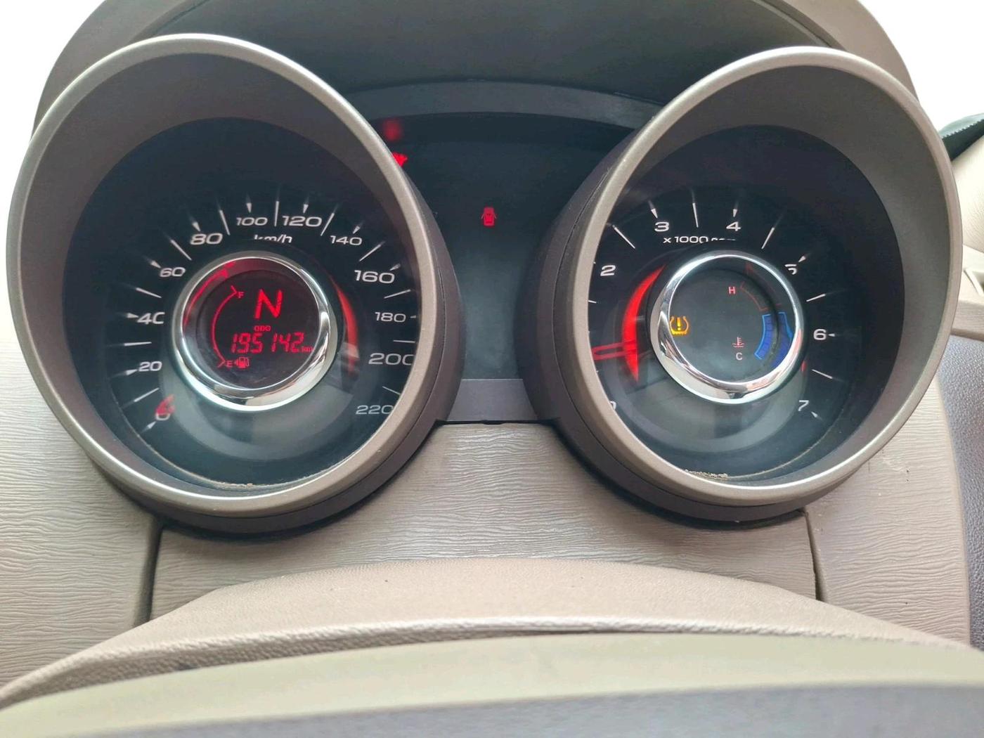 2013 Mahindra XUV500 W8, Diesel, Manual, 1,95,142 km, interior