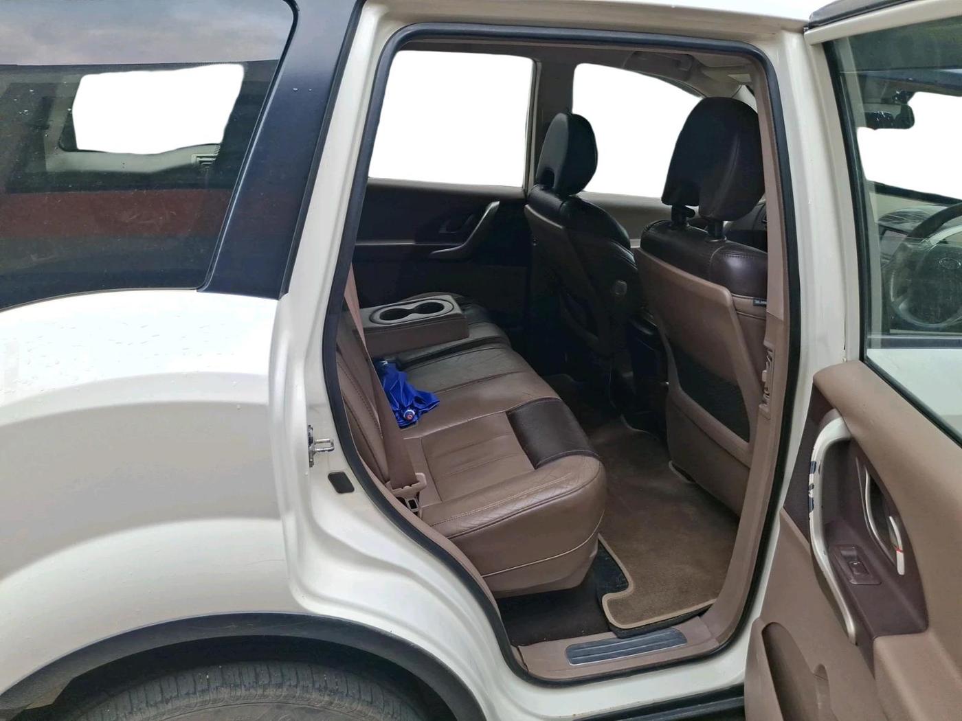 2013 Mahindra XUV500 W8, Diesel, Manual, 1,95,142 km, interior