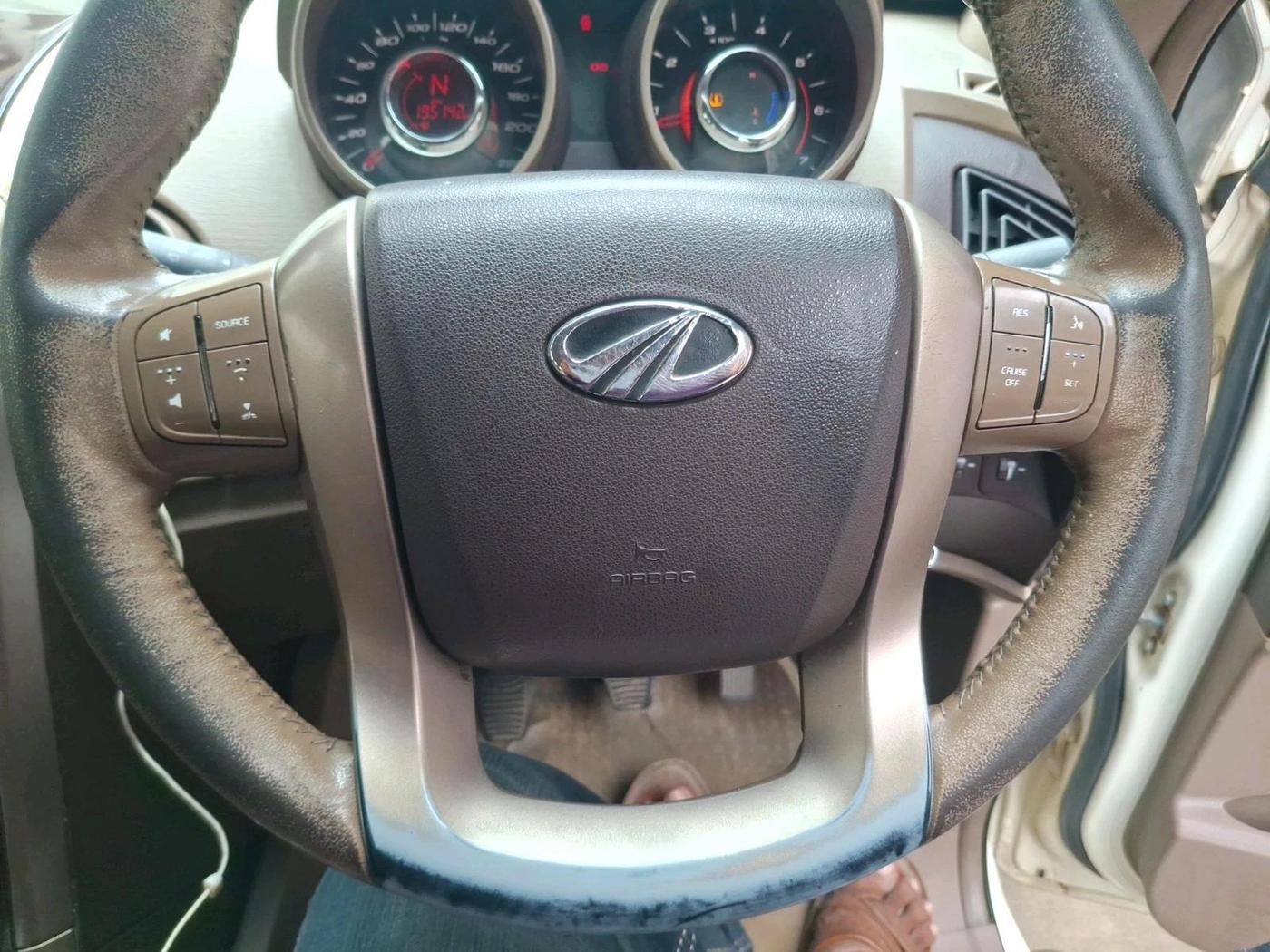 2013 Mahindra XUV500 W8, Diesel, Manual, 1,95,142 km, interior