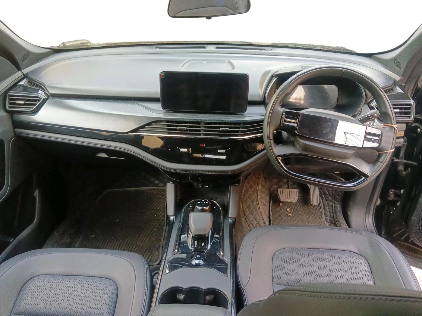 2024 Tata Safari ADVENTURE PLUS DARK EDITION AT, Diesel, Automatic, 8,917 km, interior