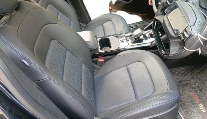 2024 Tata Safari ADVENTURE PLUS DARK EDITION AT, Diesel, Automatic, 8,917 km, interior