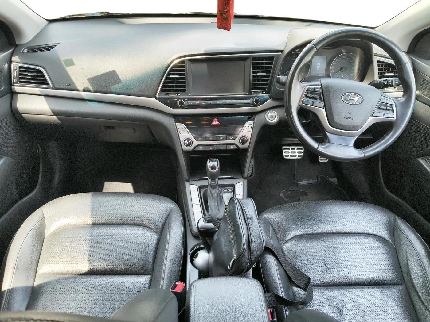 2016 Hyundai New Elantra 2.0 SX(O) AT PETROL, Petrol, Automatic, 42,148 km, interior