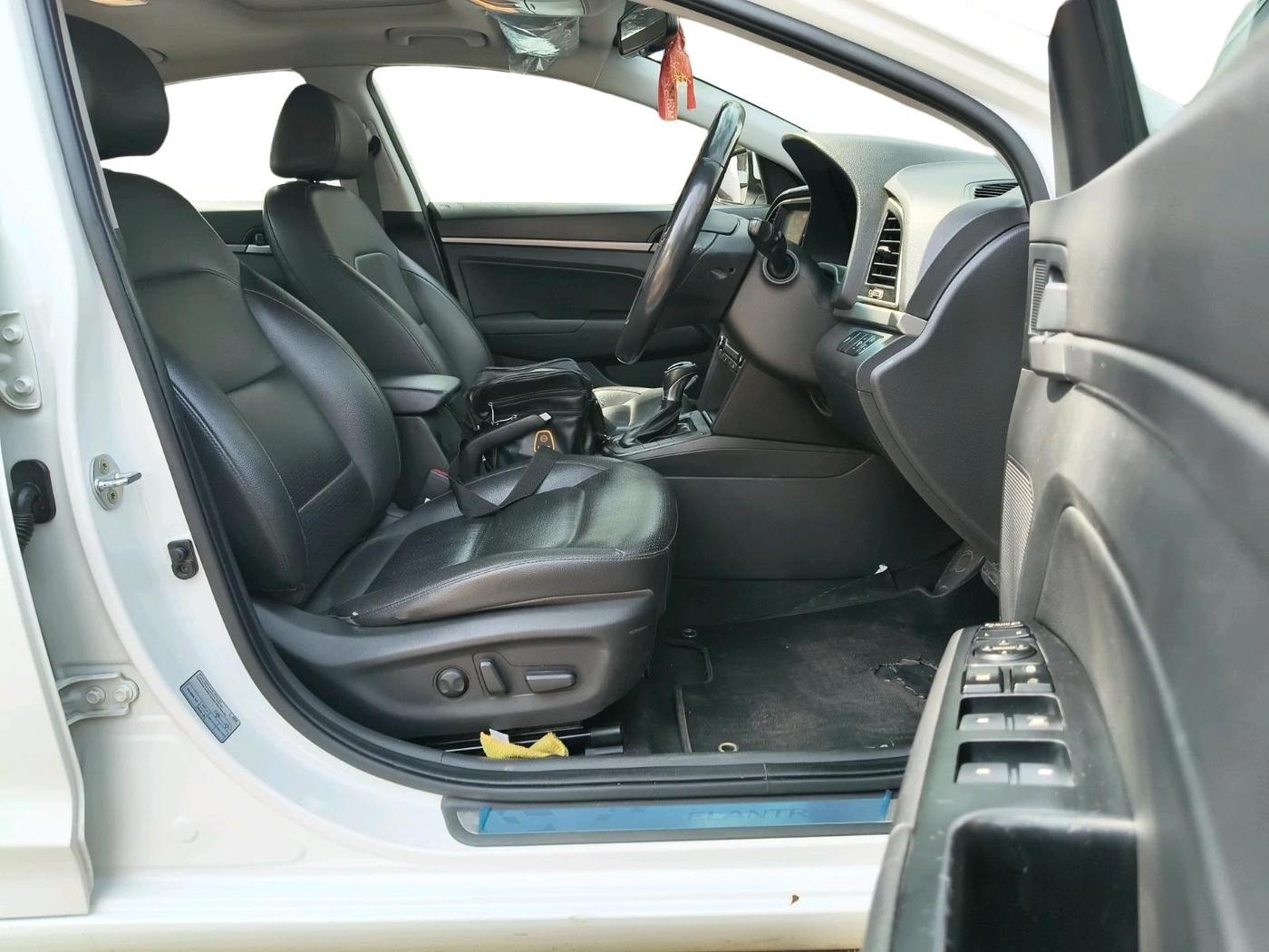 2016 Hyundai New Elantra 2.0 SX(O) AT PETROL, Petrol, Automatic, 42,148 km, interior