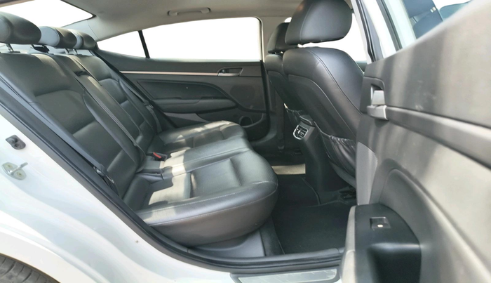 2016 Hyundai New Elantra 2.0 SX(O) AT PETROL, Petrol, Automatic, 42,148 km, interior