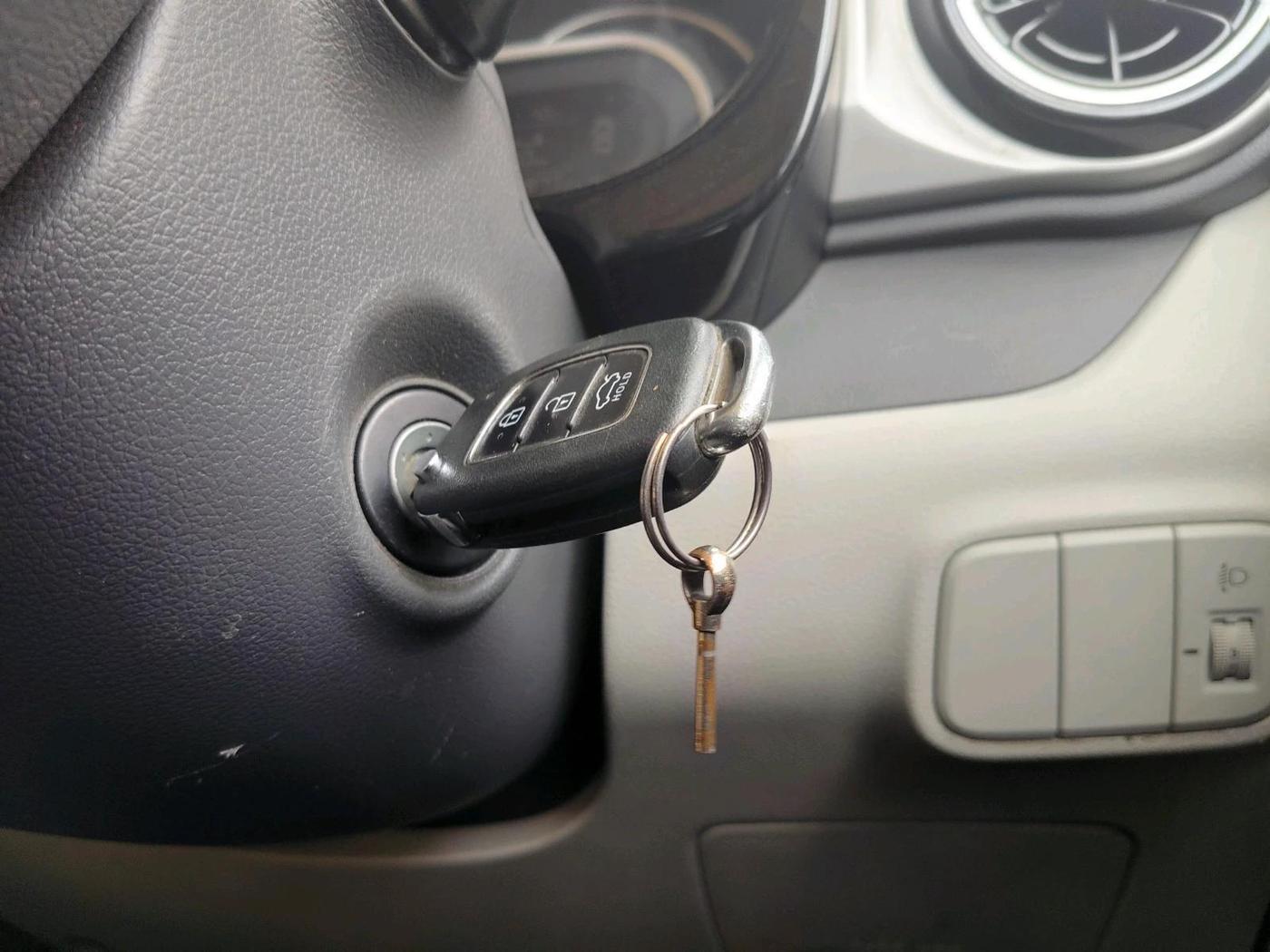 2020 Hyundai GRAND I10 NIOS SPORTZ AMT 1.2 KAPPA VTVT, Petrol, Automatic, 41,873 km, interior