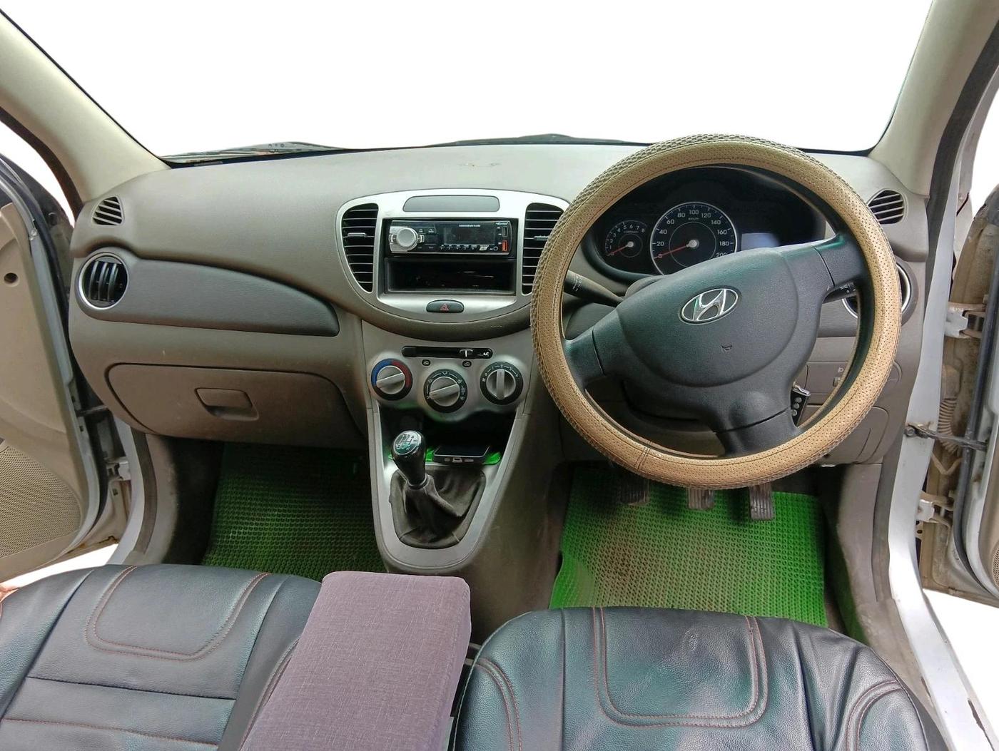 2014 Hyundai i10 MAGNA 1.1, Petrol, Manual, 85,103 km, interior