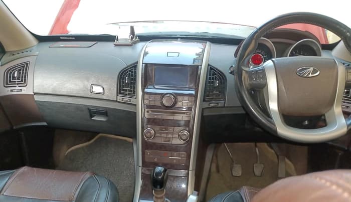 2015 Mahindra XUV500 W8, Diesel, Manual, 1,53,599 km, interior