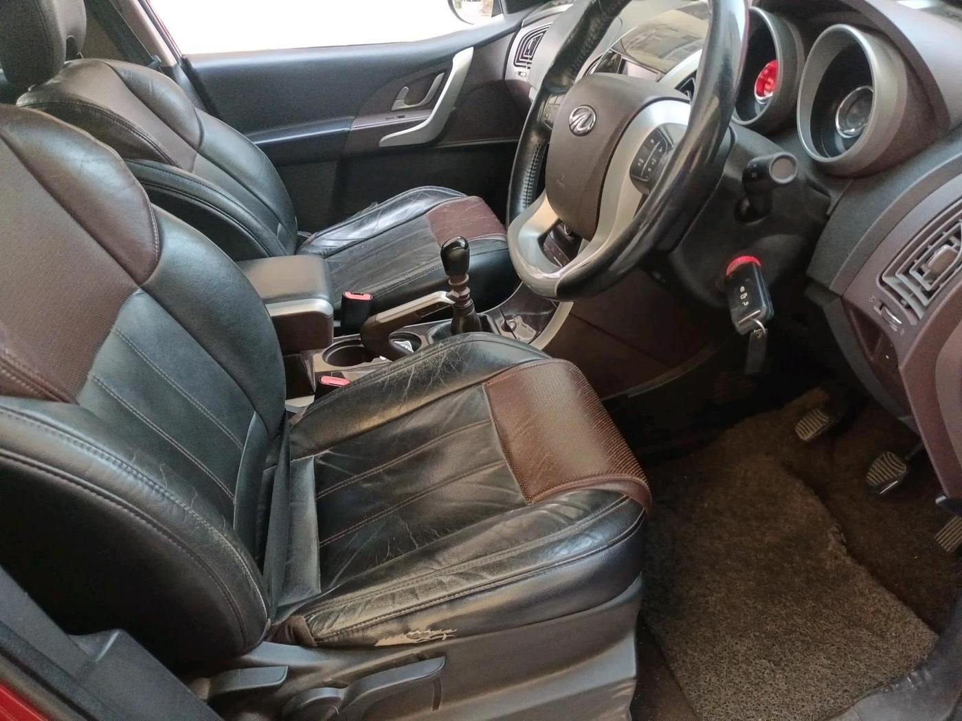 2015 Mahindra XUV500 W8, Diesel, Manual, 1,53,599 km, interior