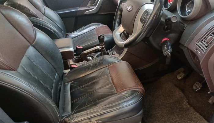2015 Mahindra XUV500 W8, Diesel, Manual, 1,53,599 km, interior