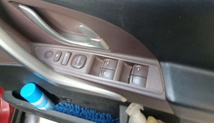 2015 Mahindra XUV500 W8, Diesel, Manual, 1,53,599 km, interior