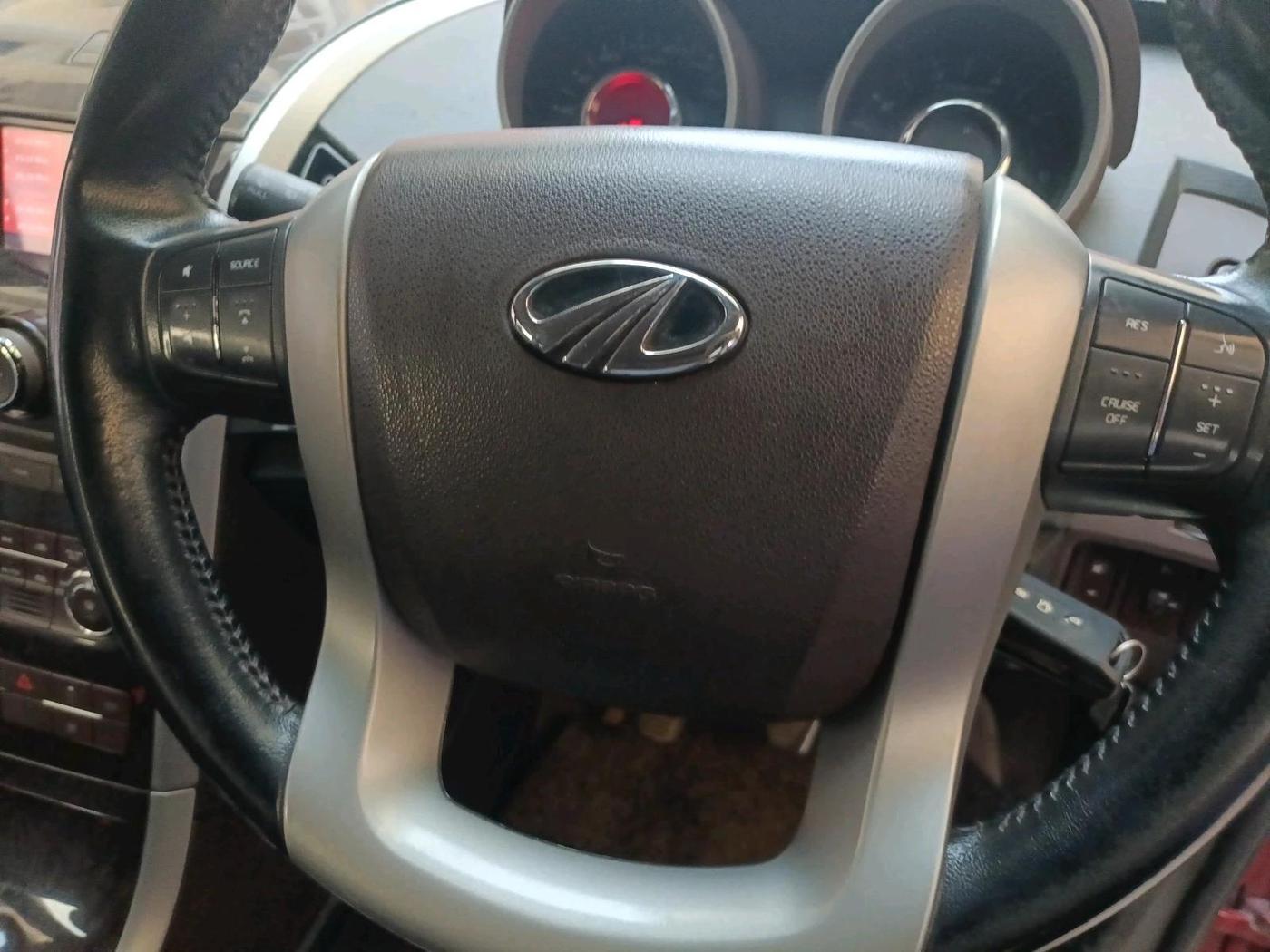 2015 Mahindra XUV500 W8, Diesel, Manual, 1,53,599 km, interior