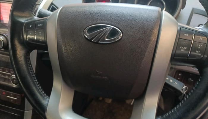 2015 Mahindra XUV500 W8, Diesel, Manual, 1,53,599 km, interior