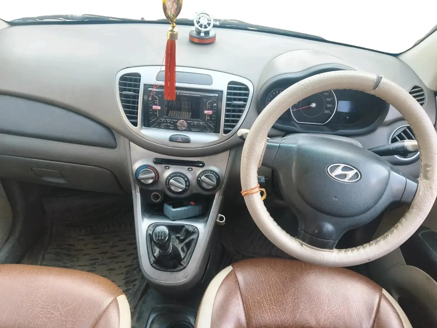 2012 Hyundai i10 MAGNA 1.1, CNG, Manual, 99,978 km, interior
